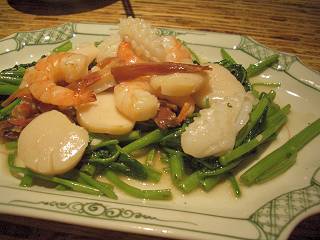 写真：海の幸と青菜の金華ハム炒め